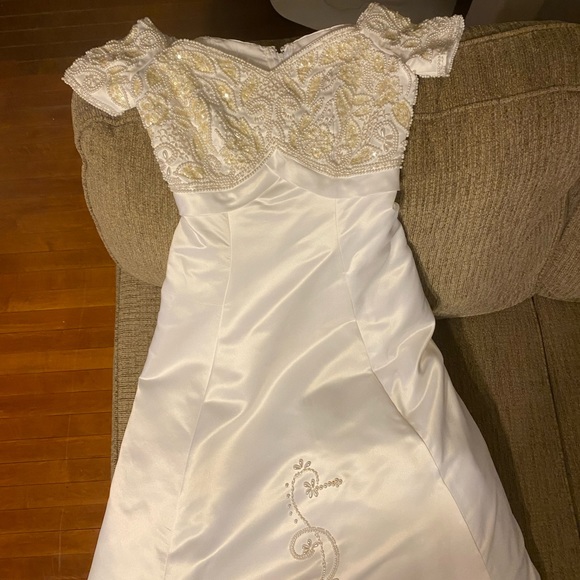 Size 2-4 vintage wedding dress
